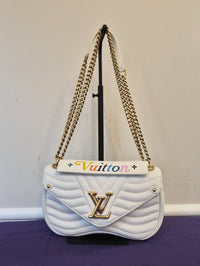 ✨ Louis Vuitton New Wave Chain Bag MM – White Rainbow Logo ✨