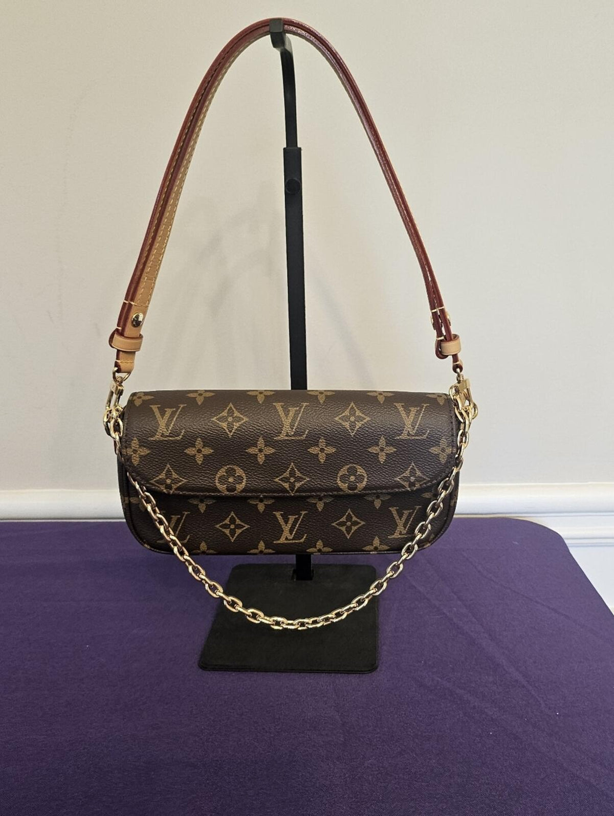 Louis Vuitton Ivy Wallet On Chain Monogram Microchipped w/ Dustbag