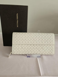 Bottega Veneta Intrecciato Continental Wallet – Ivory