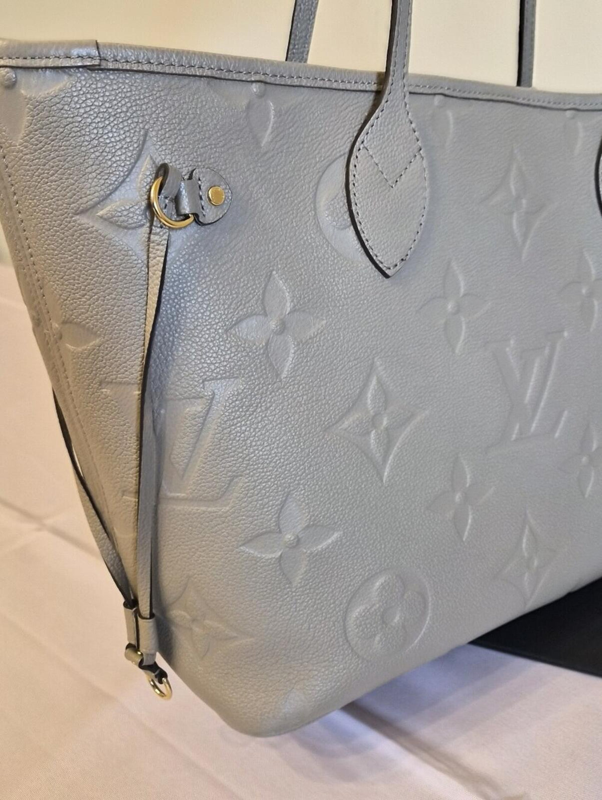 Louis Vuitton Neverfull MM Empreinte Turtle Dove Microchipped