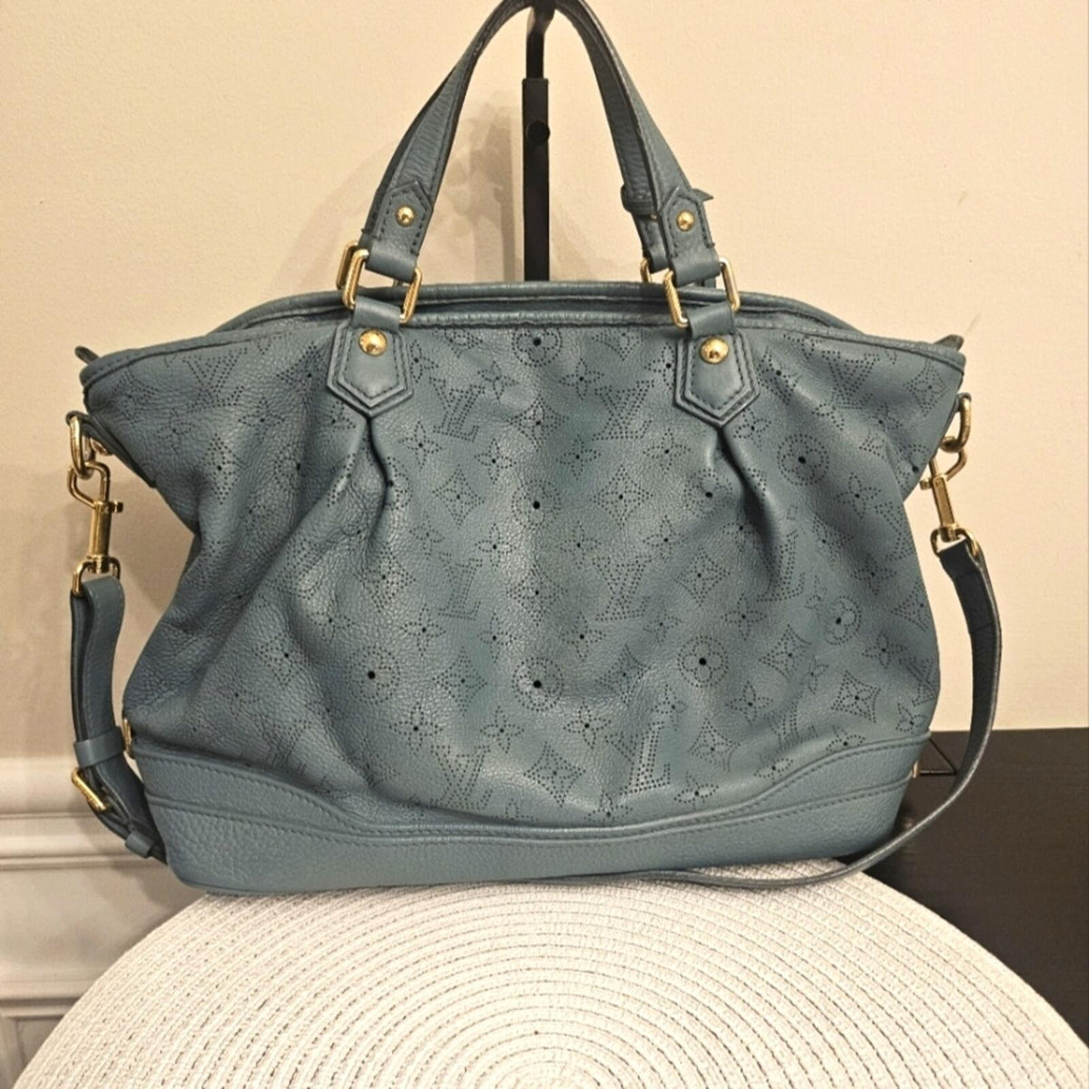 Louis Vuitton Mahina Cirrus PM Tote in Blue – Strap, Lock & Key, Dustbag, COA