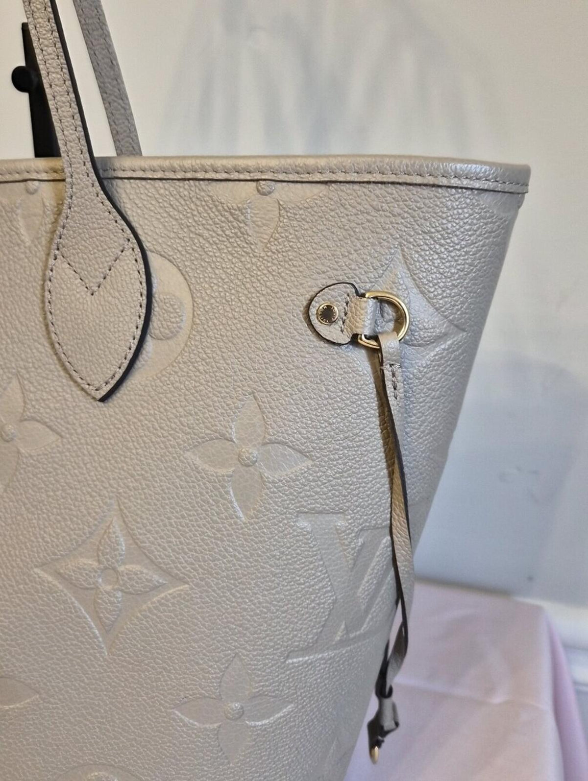 Louis Vuitton Neverfull MM Empreinte Turtle Dove Microchipped