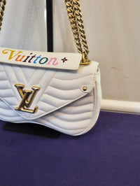 ✨ Louis Vuitton New Wave Chain Bag MM – White Rainbow Logo ✨