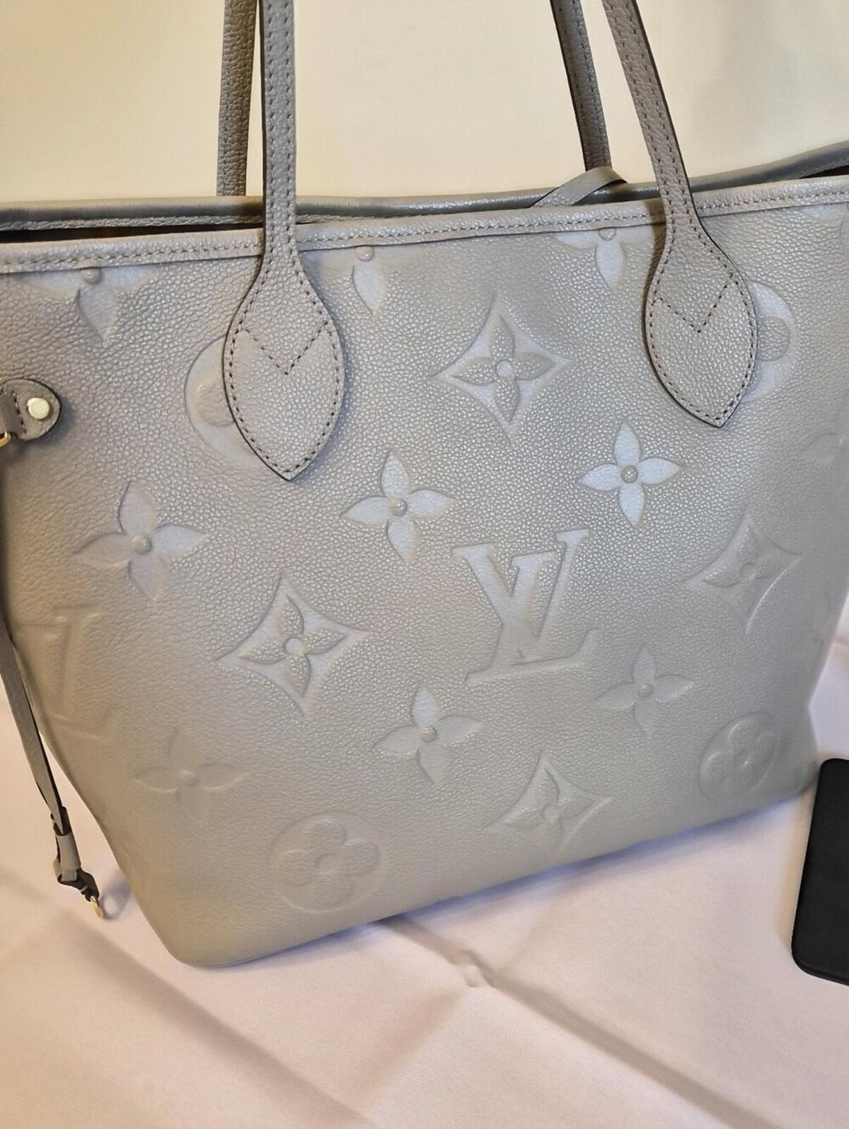 Louis Vuitton Neverfull MM Empreinte Turtle Dove Microchipped
