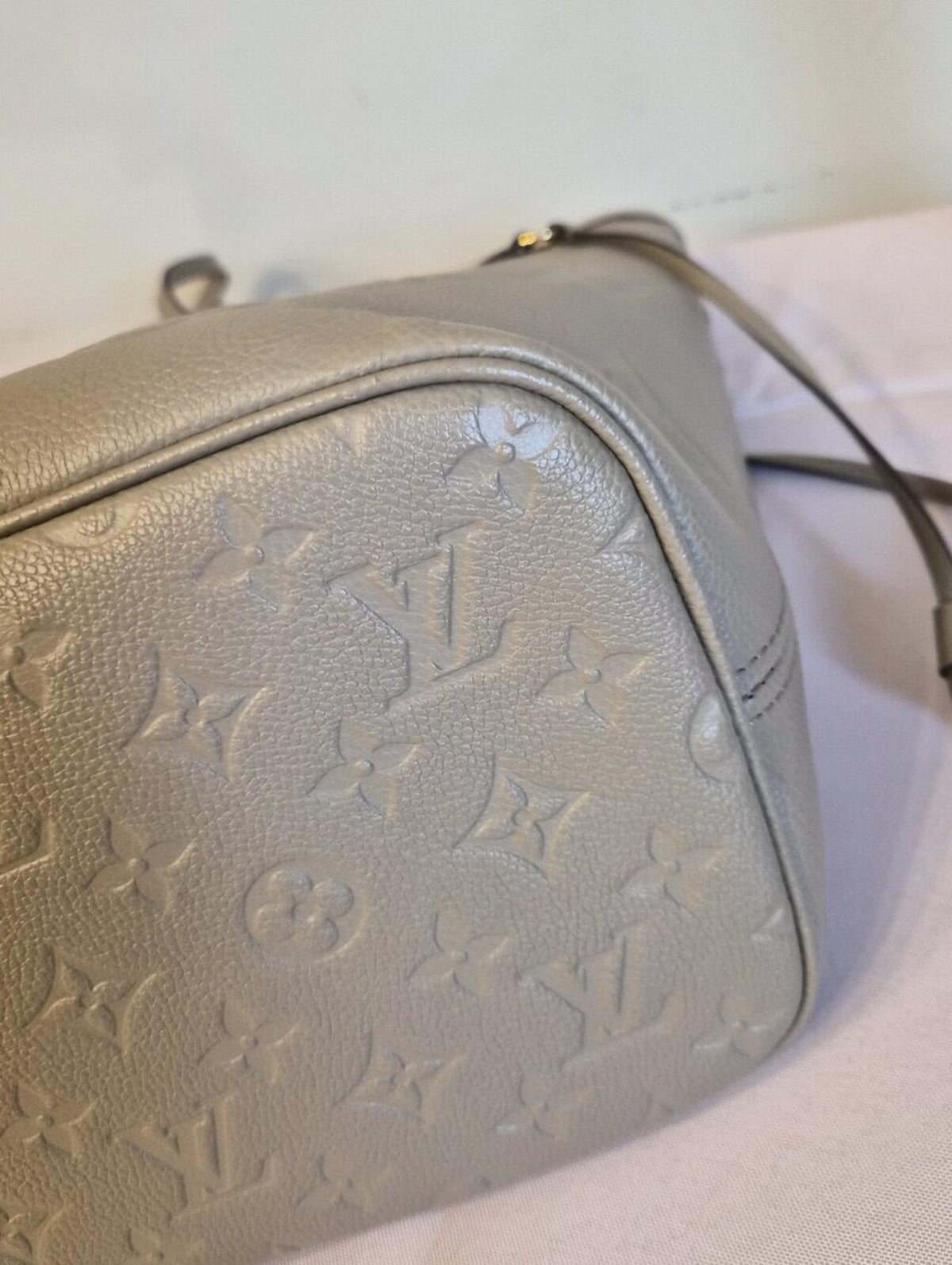 Louis Vuitton Neverfull MM Empreinte Turtle Dove Microchipped