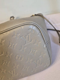 Louis Vuitton Neverfull MM Empreinte Turtle Dove Microchipped