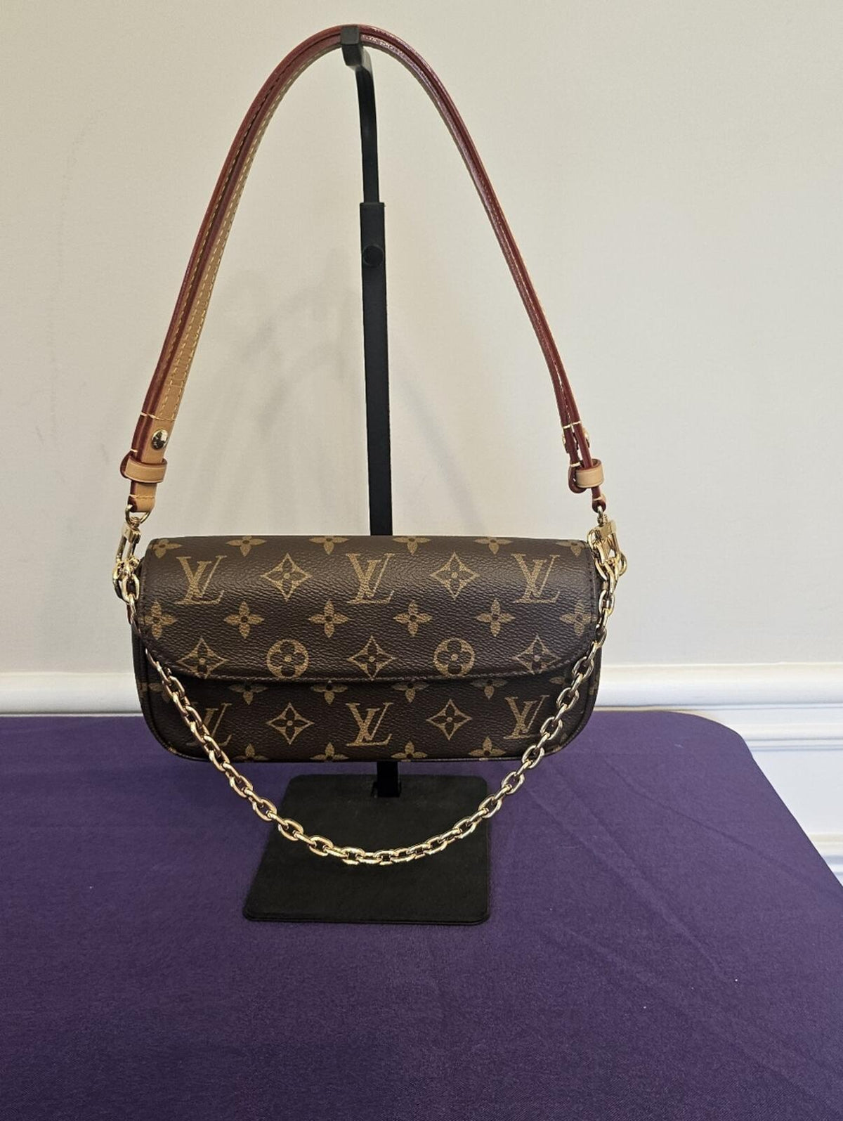 Louis Vuitton Ivy Wallet On Chain Monogram Microchipped w/ Dustbag