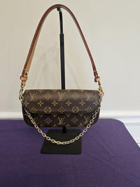 Louis Vuitton Ivy Wallet On Chain Monogram Microchipped w/ Dustbag