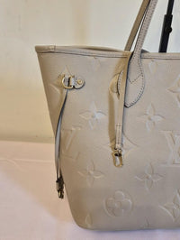 Louis Vuitton Neverfull MM Empreinte Turtle Dove Microchipped